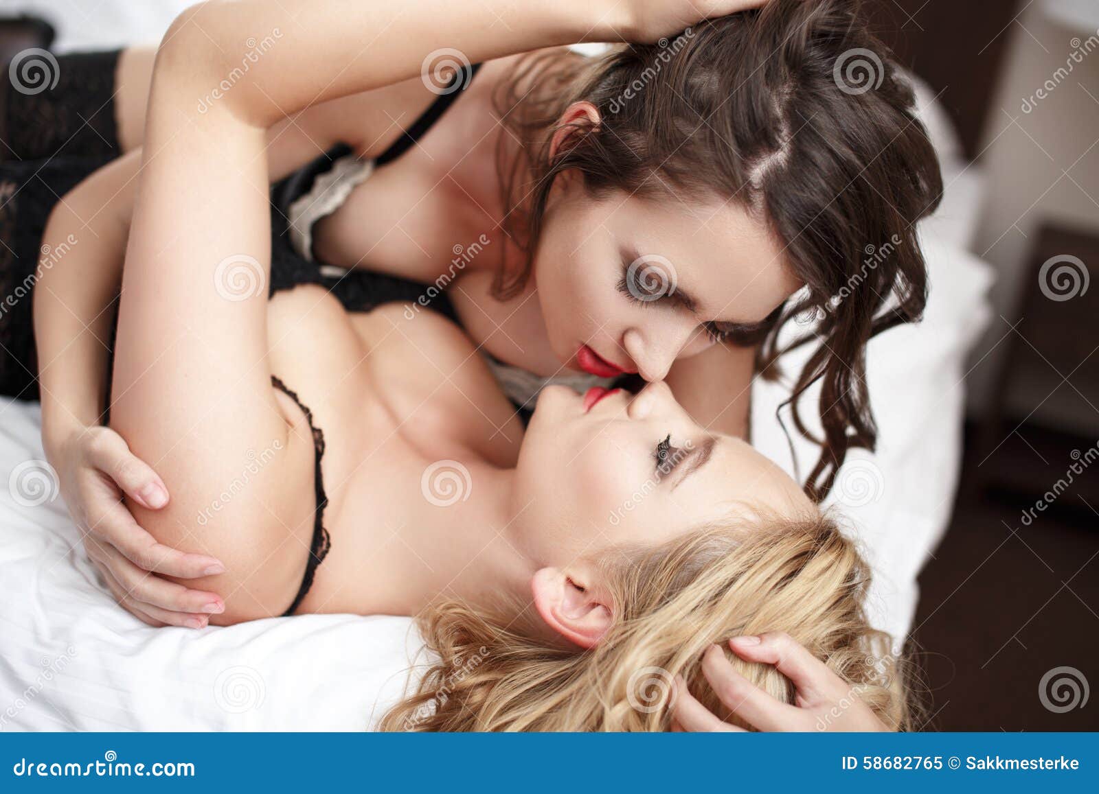 clarisa gomez recommends hot lesbian smooch pic