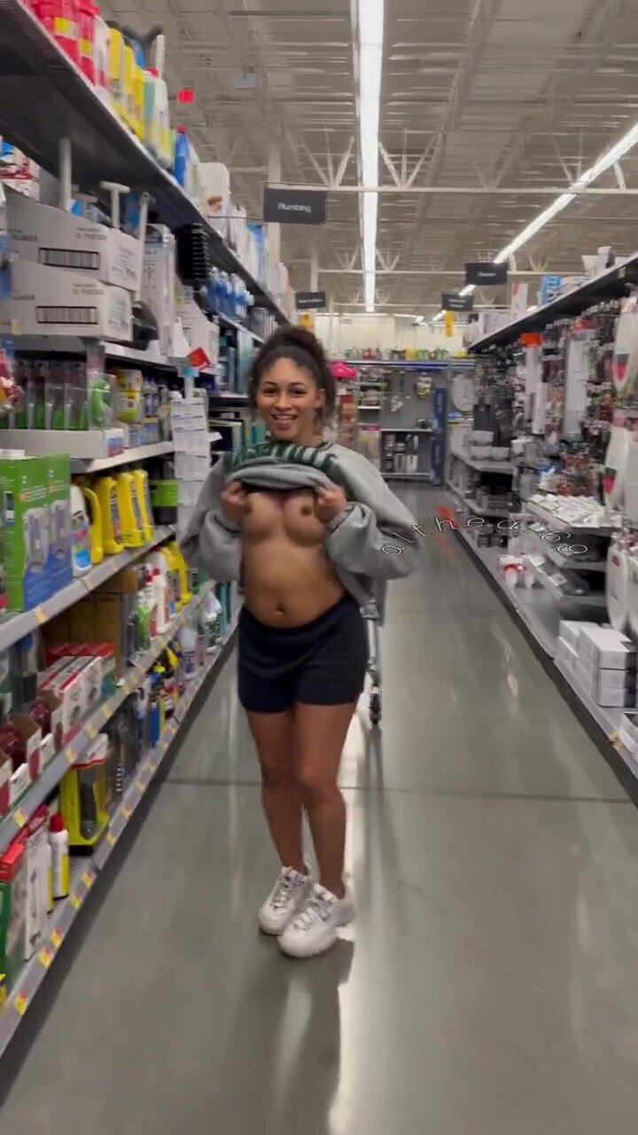 celia chiang recommends Women Flashing At Walmart