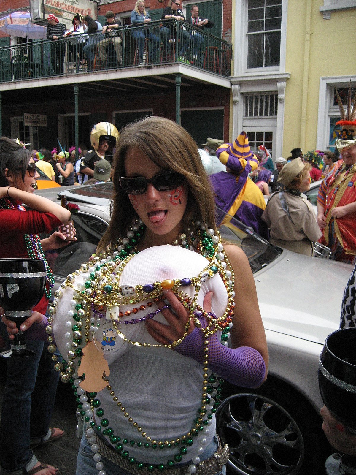 Big Tits Mardi Gras fordculuk arrimon