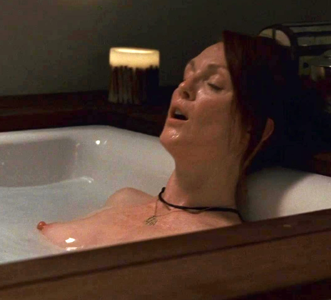 Julianne Moore Boobs tape scandal