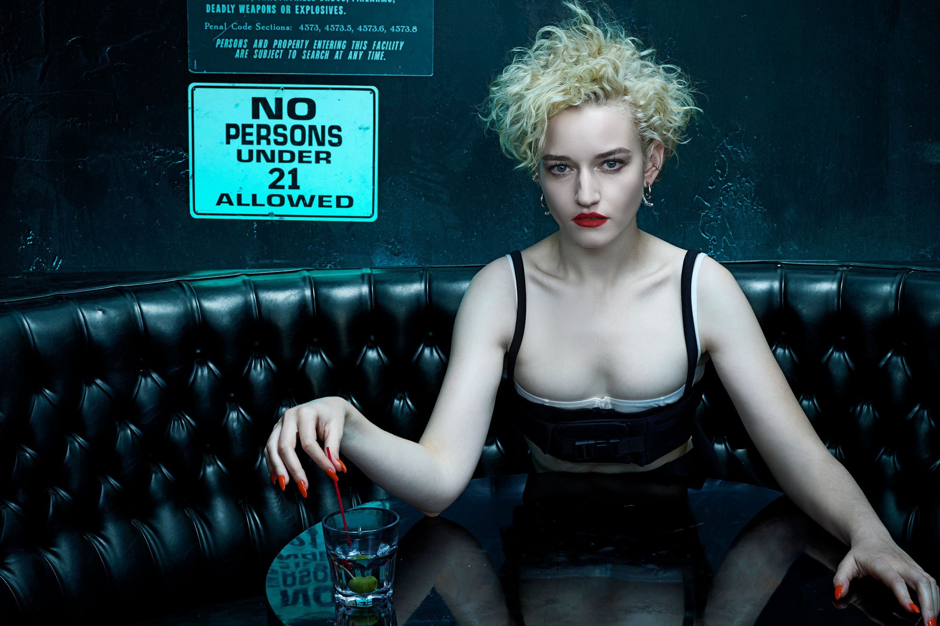 damien valentine recommends Julia Garner Nude