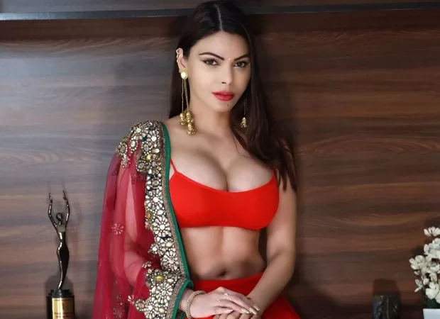 dahbin an recommends sherlyn chopra tits pic