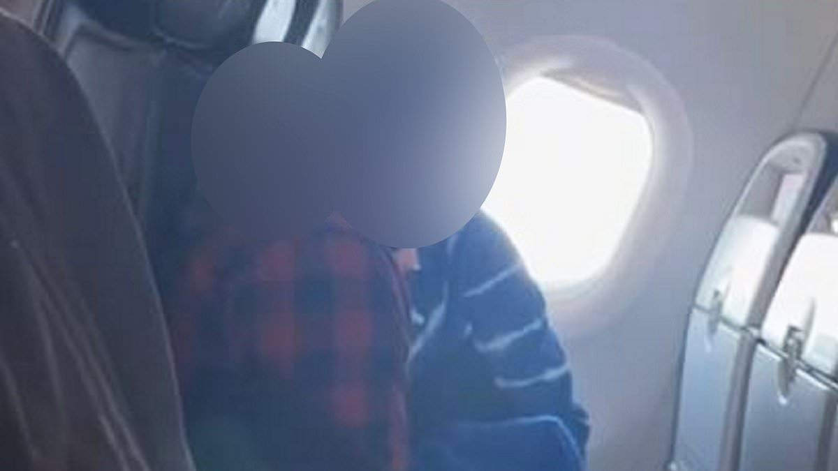 asmaa elhefnawy recommends handjob on a plane pic