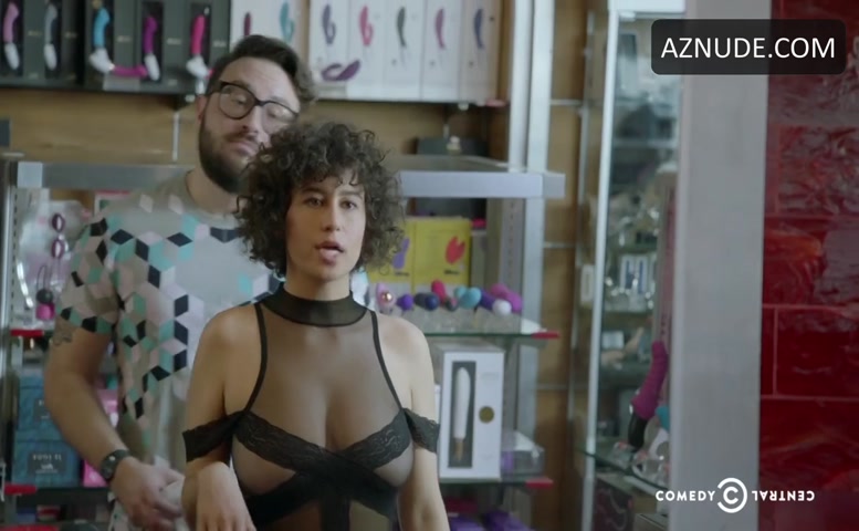 bob collet recommends ilana glazer nude pic