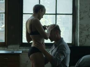 adam t smith share house of cards sex scene photos