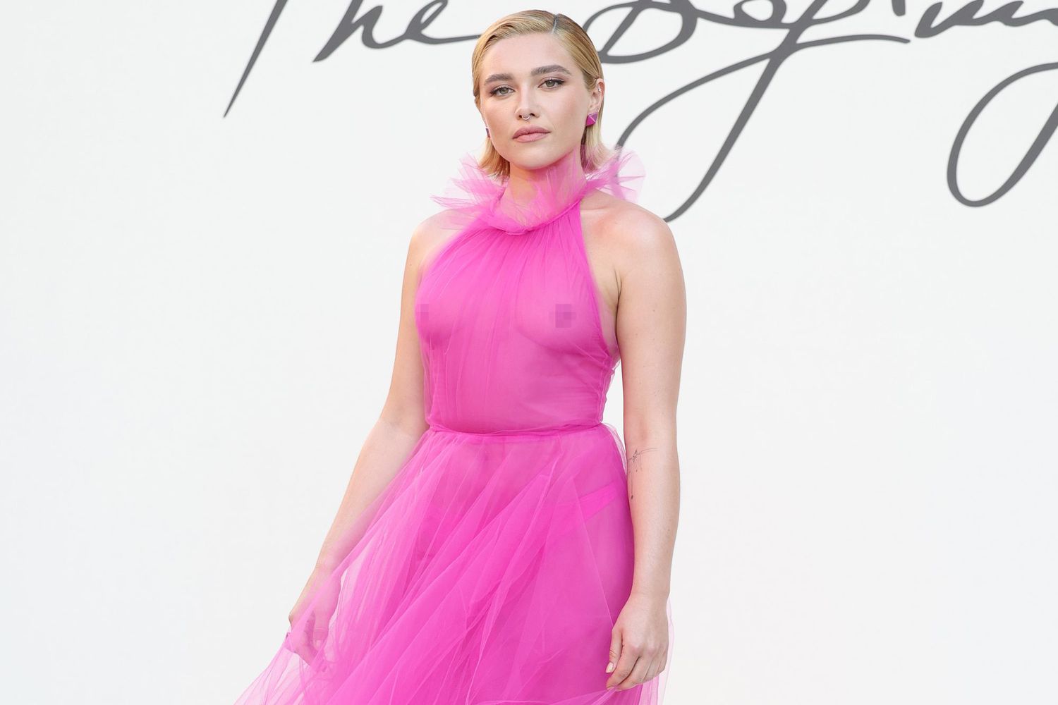 crawford james recommends florence pugh boobs nude pic