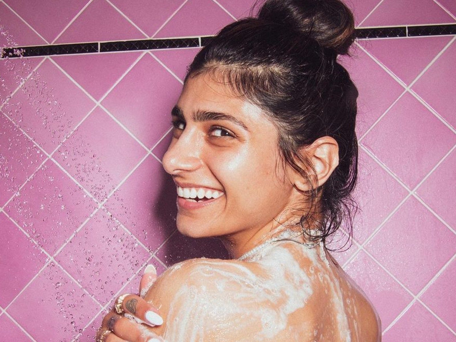 adam kovacs recommends Mia Khalifa Bathroom