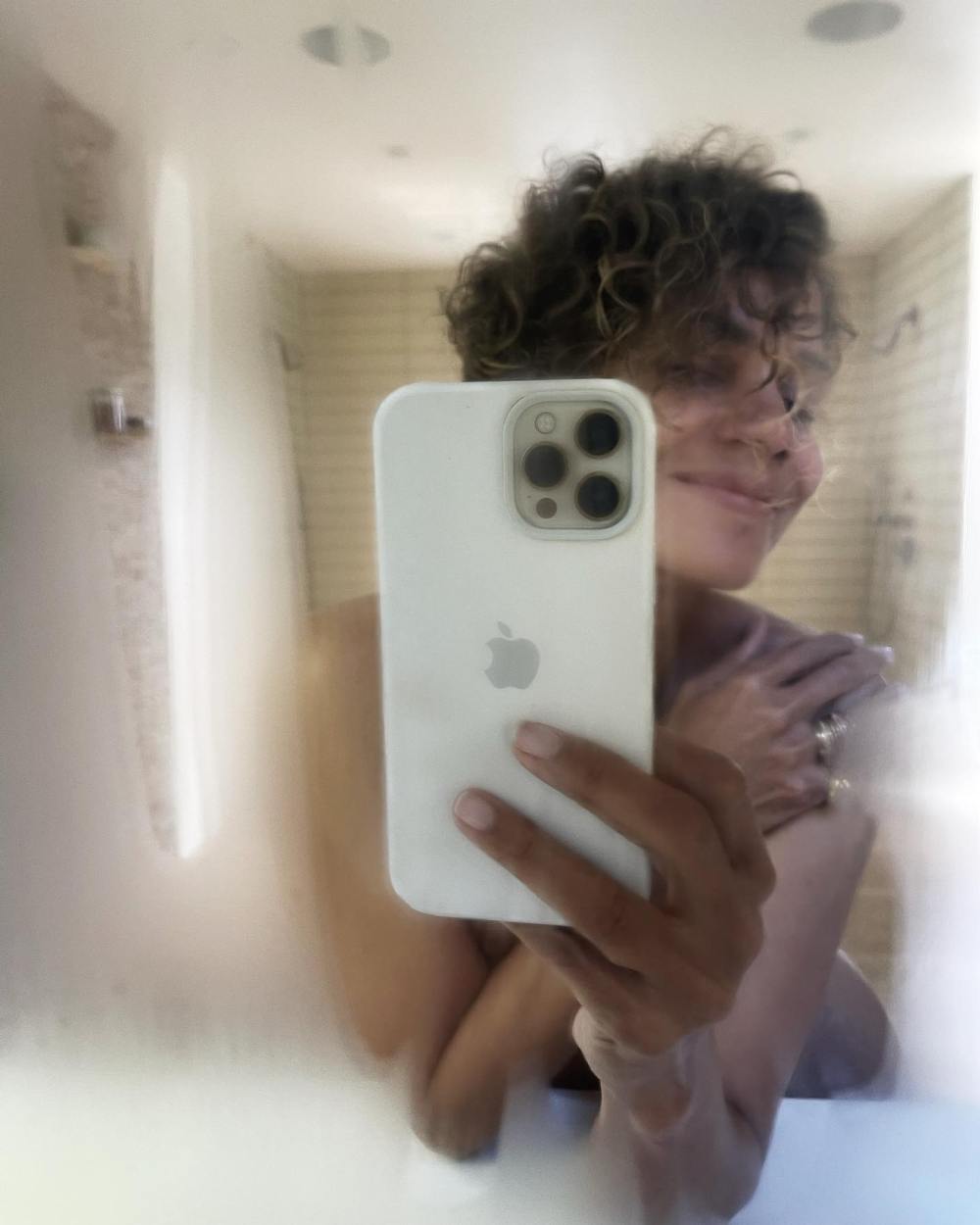 clau sanchez add photo naked iphone selfies