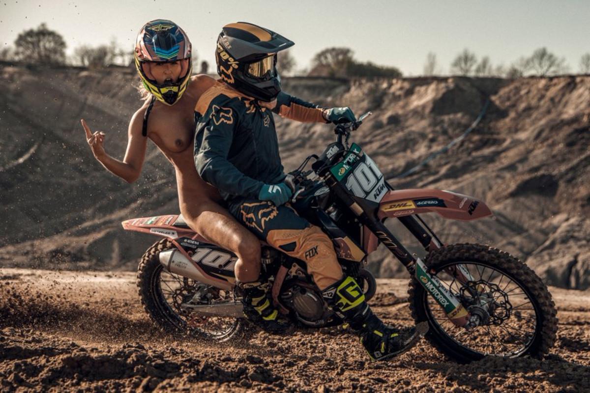 nude motocross