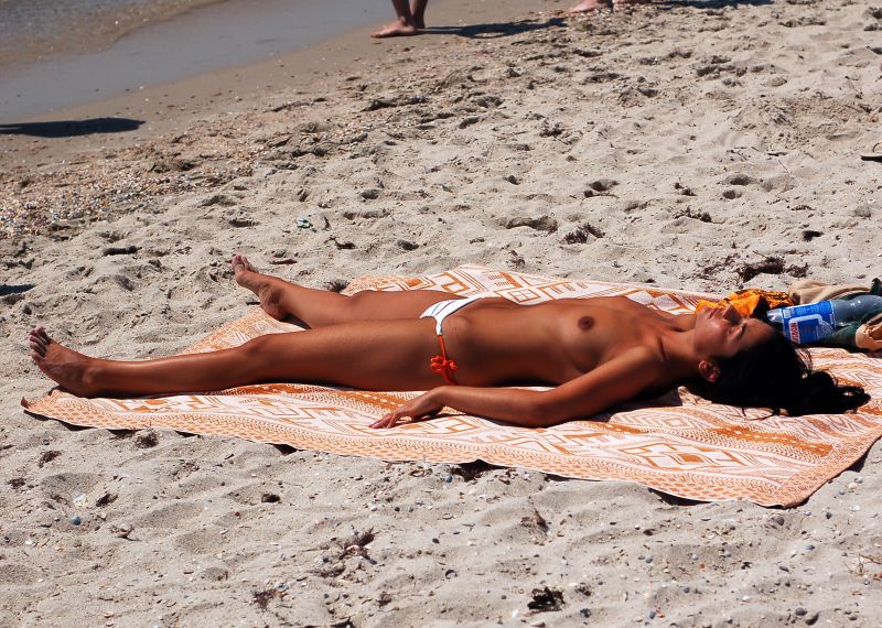 ariel arboleda recommends Nude Sunbathing