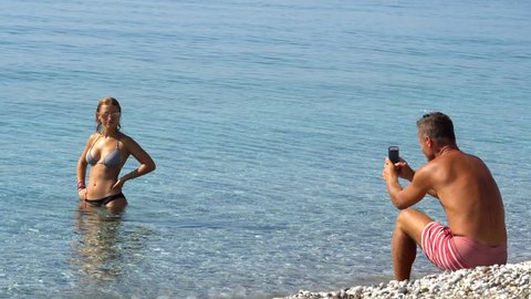 annie strang add bikini top falls off photo