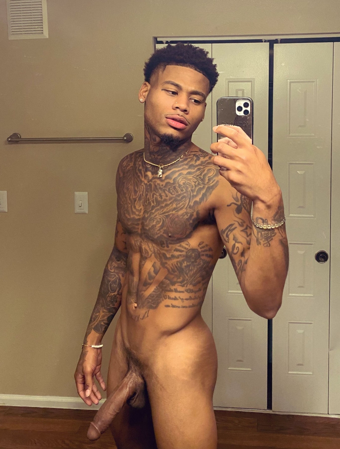 Nude Black Dudes sex vn