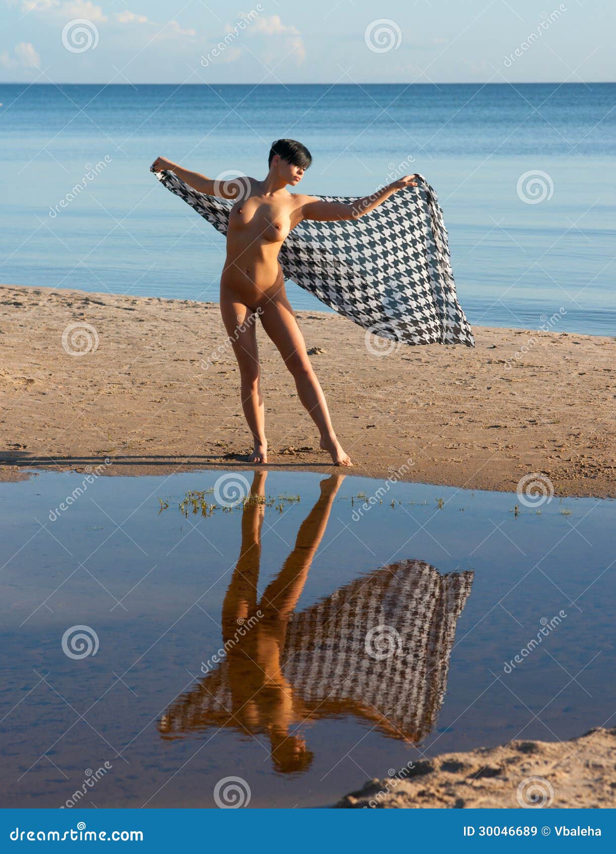 women naked on beach