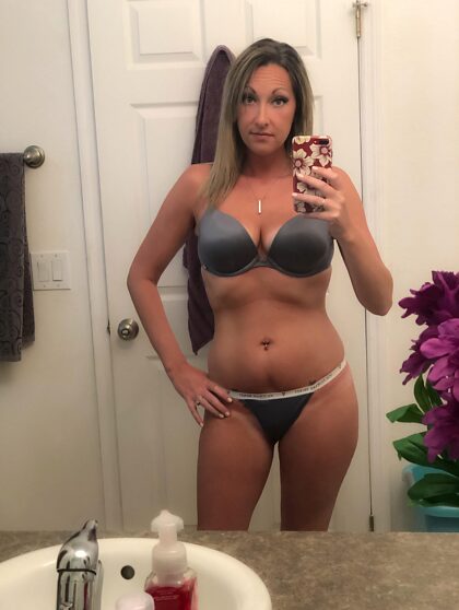 claudia coria recommends Hot Gilf Selfies