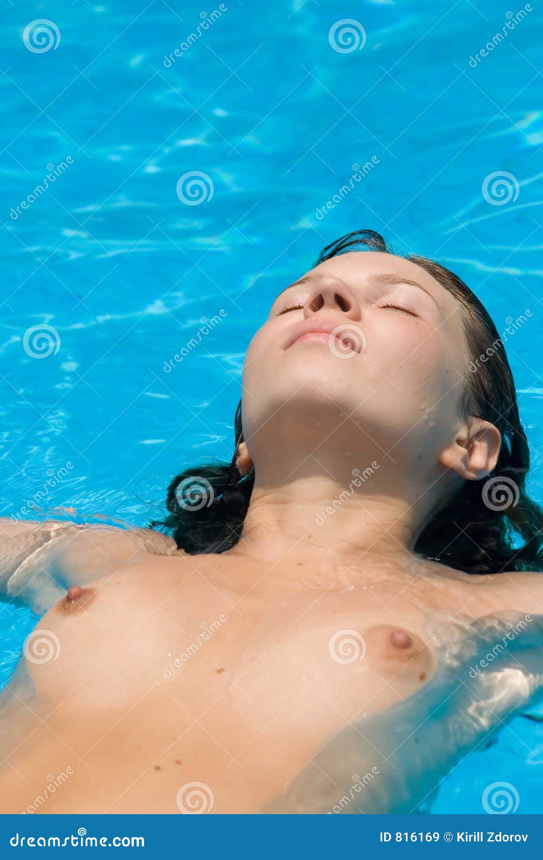 chelsea clinard recommends women naked in swimming pool pic