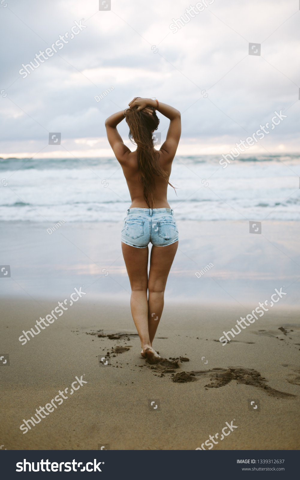 bi dao recommends women naked on beach pic