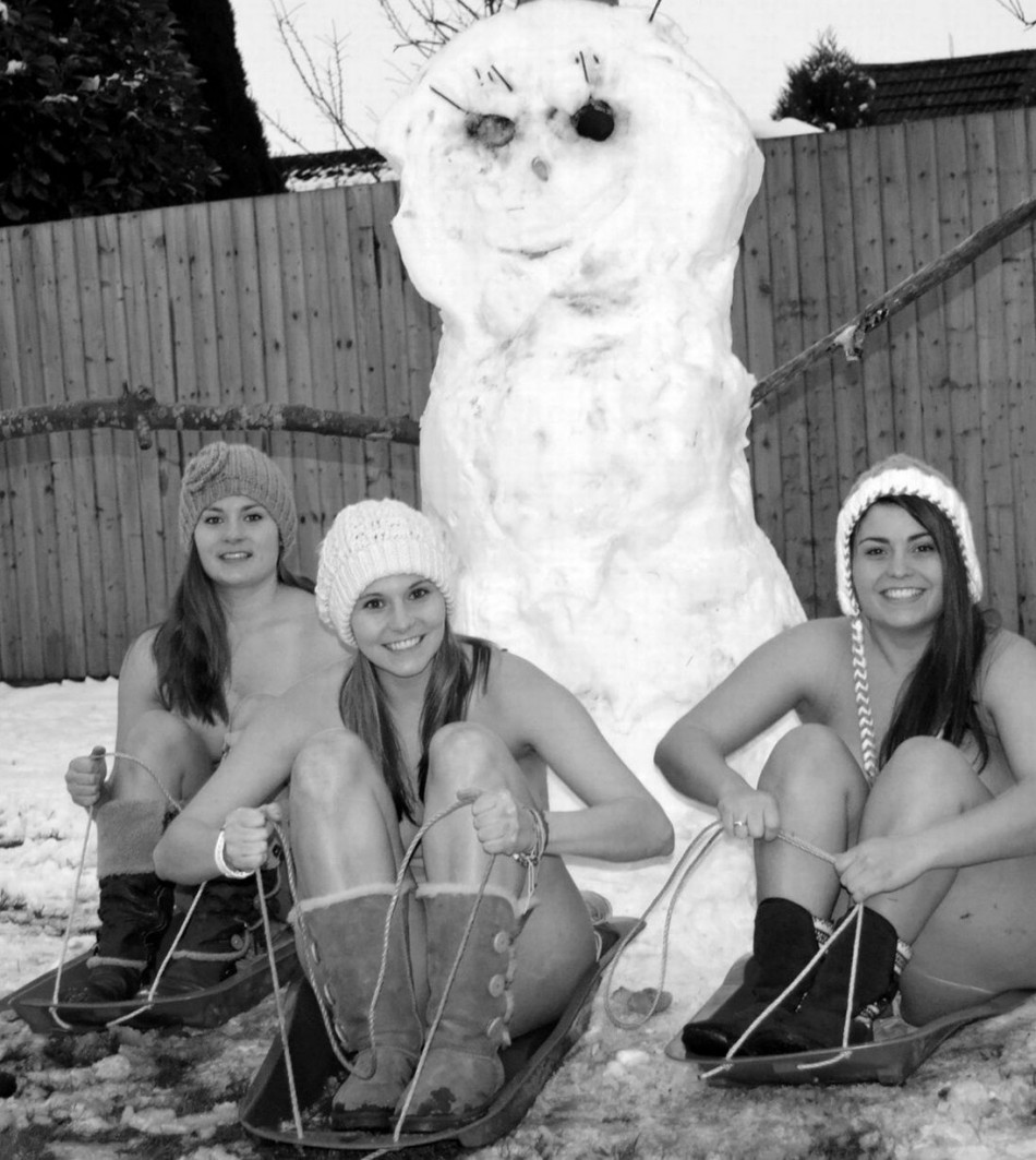 naked women in the snow