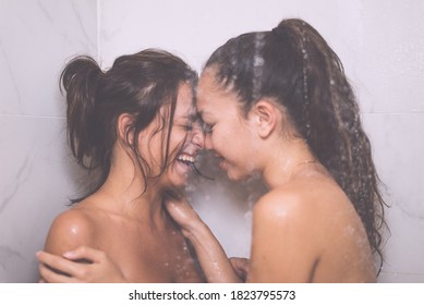 danny finnigan recommends Group Lesbian Shower