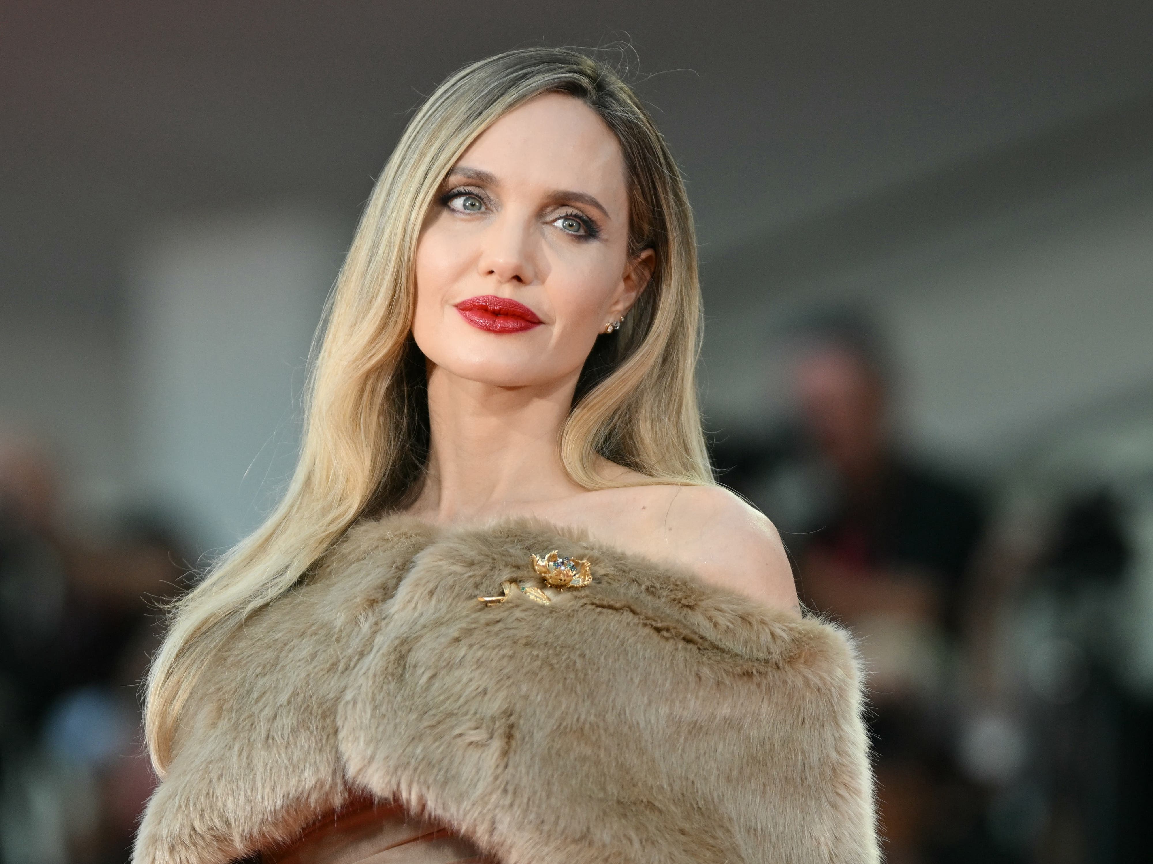 debra findley recommends Angelina Jolie Fakes