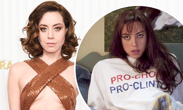 amanda rutledge recommends aubrey plaza masturbates pic