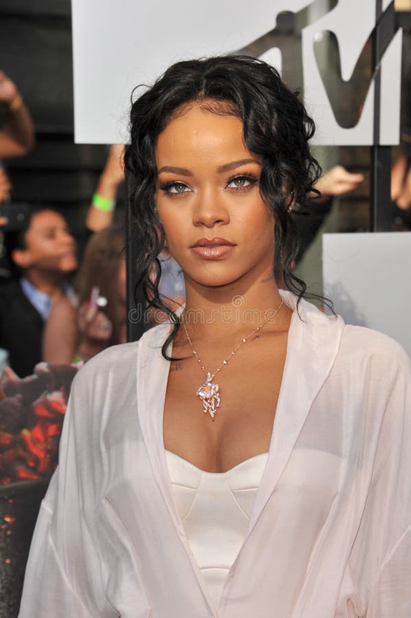 bethany hubbard recommends rihanna hot pictures pic