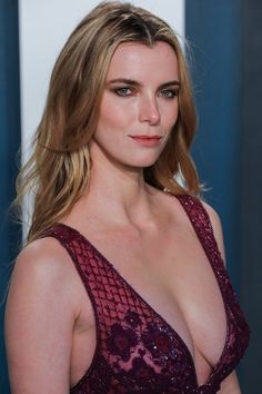 dominique lutz recommends Betty Gilpin Boobs