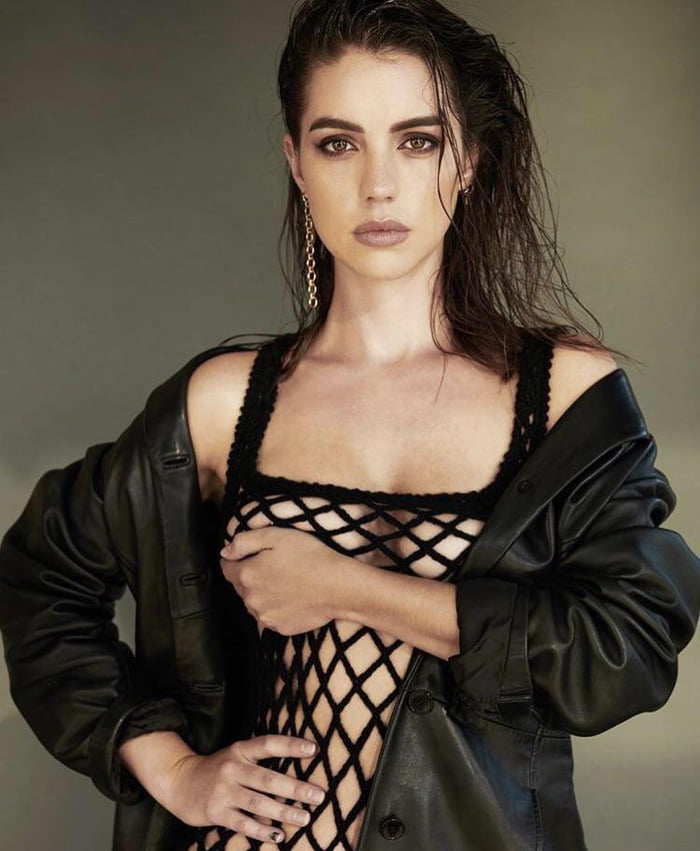 adelaide kane sexy