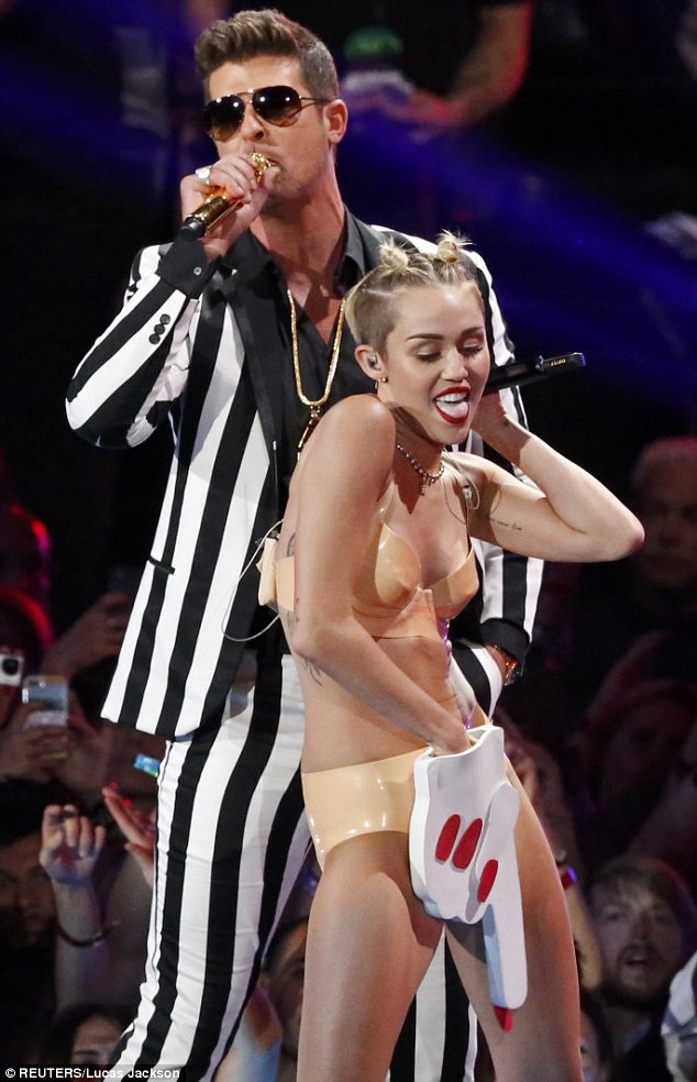 den evangelista recommends miley cyrus naked on stage pic