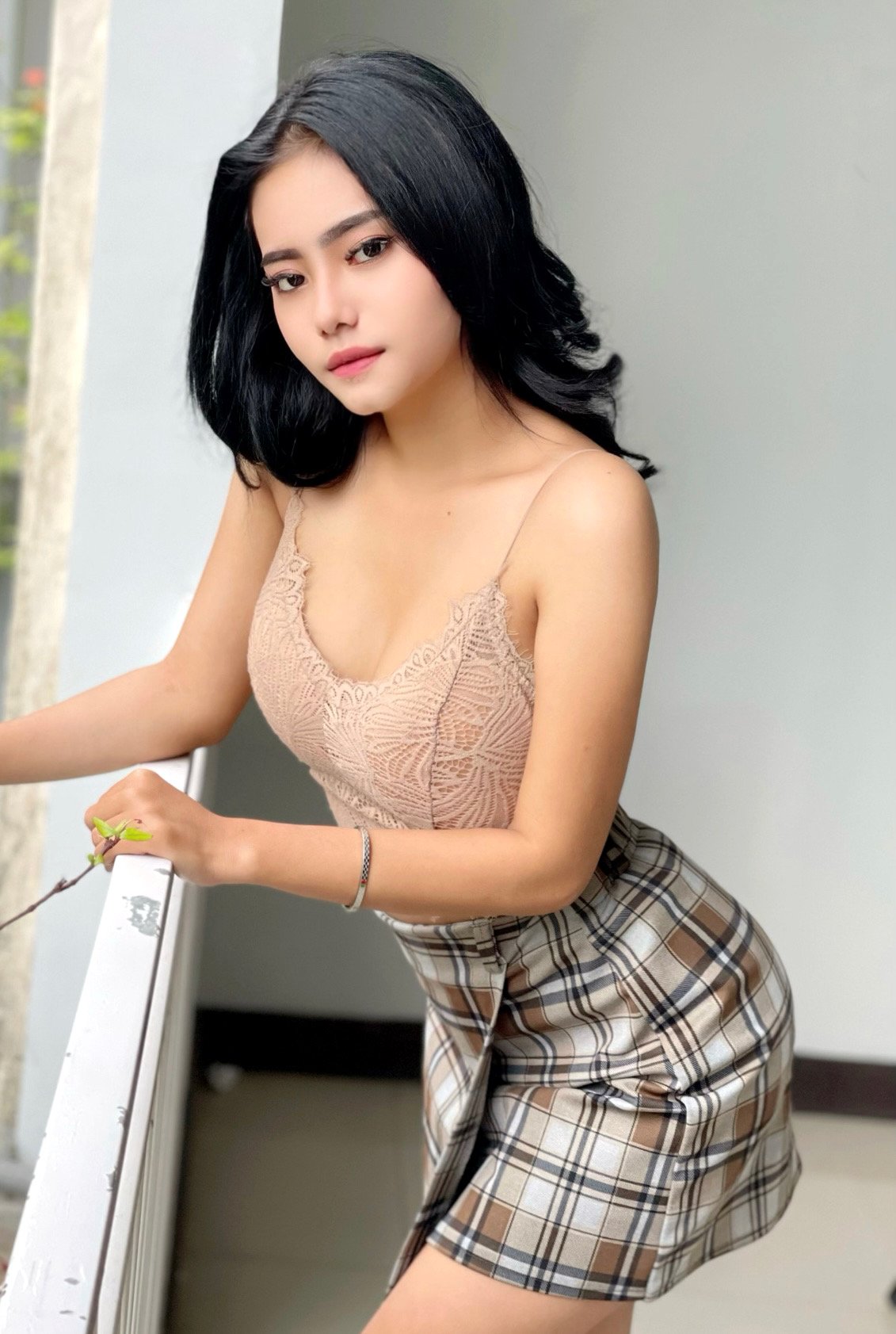 adam loaiza add indonesian hooker photo