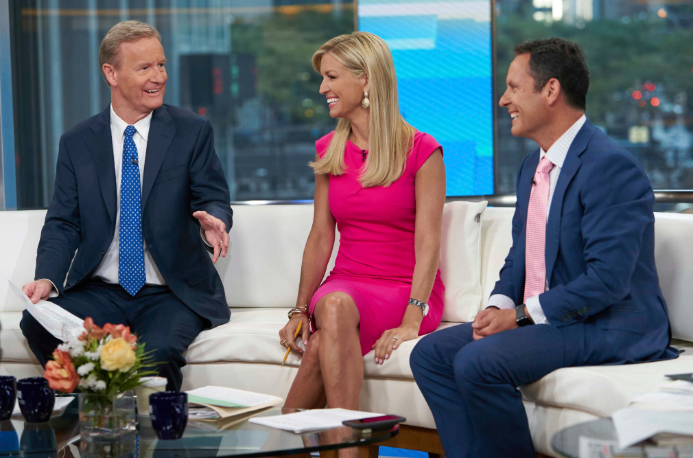 Ainsley Earhardt Legs room green