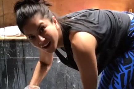 amy fluitt recommends sunny leone bathing pic