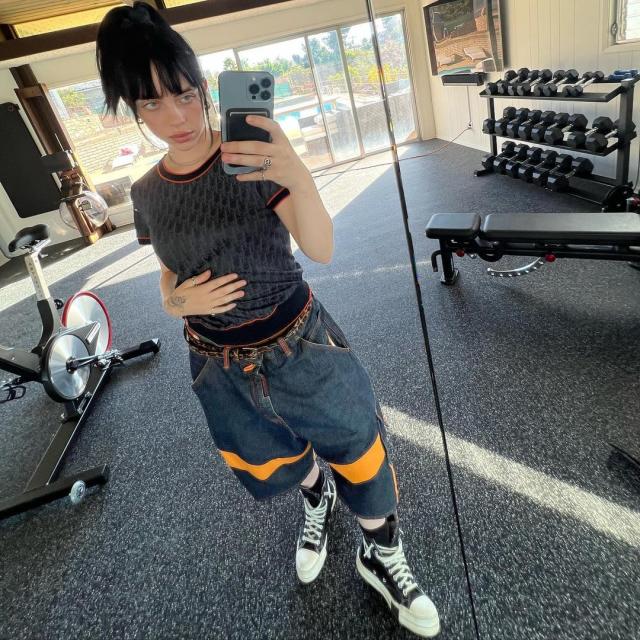 Billie Eilish Boob Job mas nalgonas