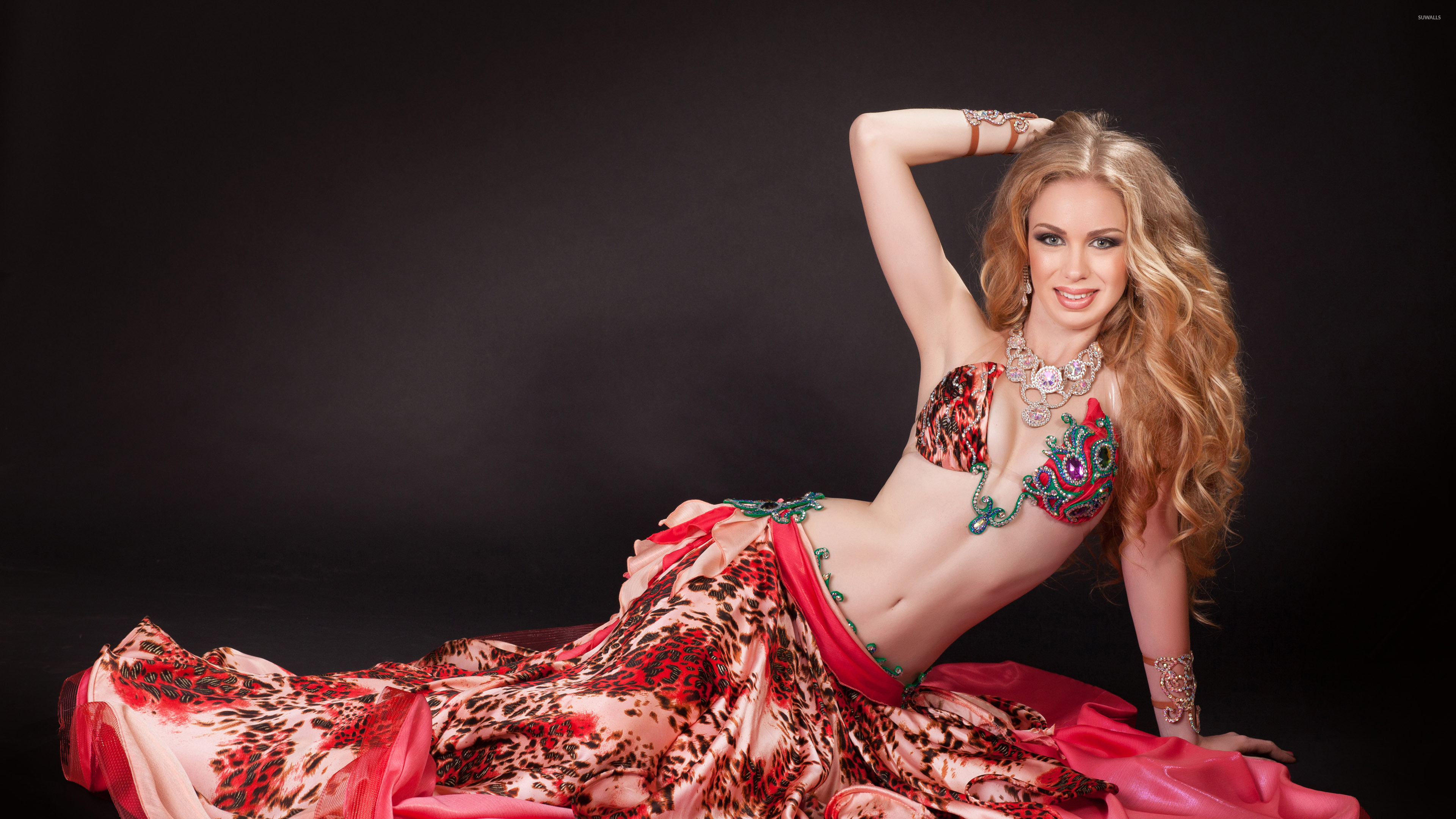 chamaine smith share blonde belly dance photos