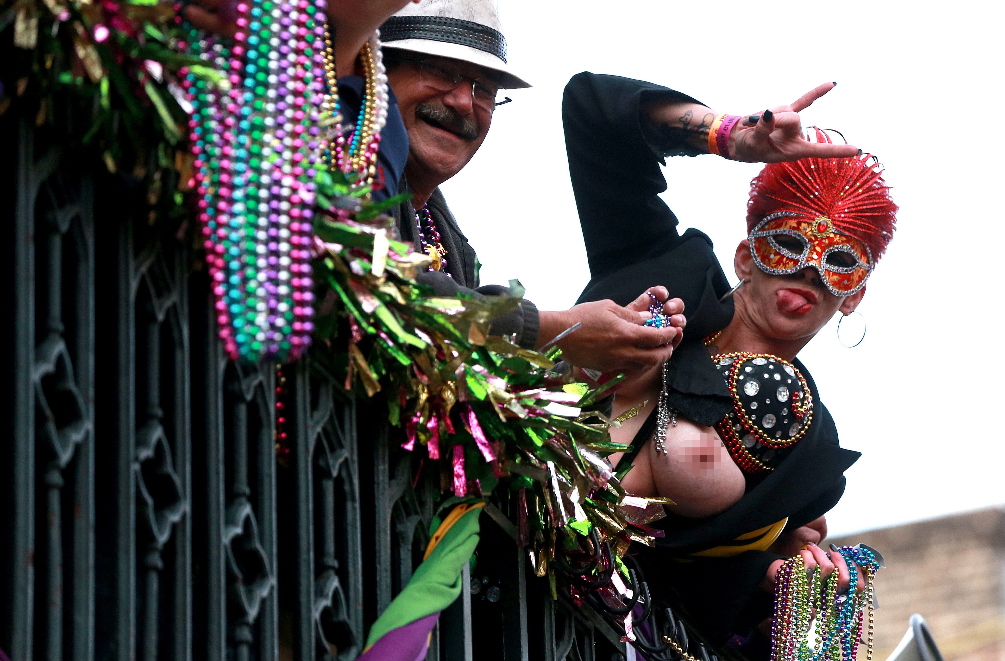 delma valmores recommends Mardi Gras Flashers