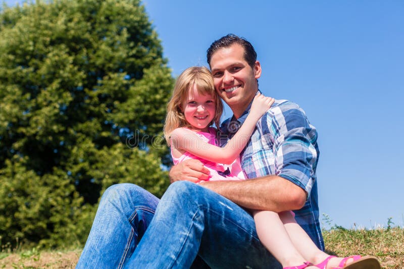 bill curnell recommends daughter sits on dads lap pic