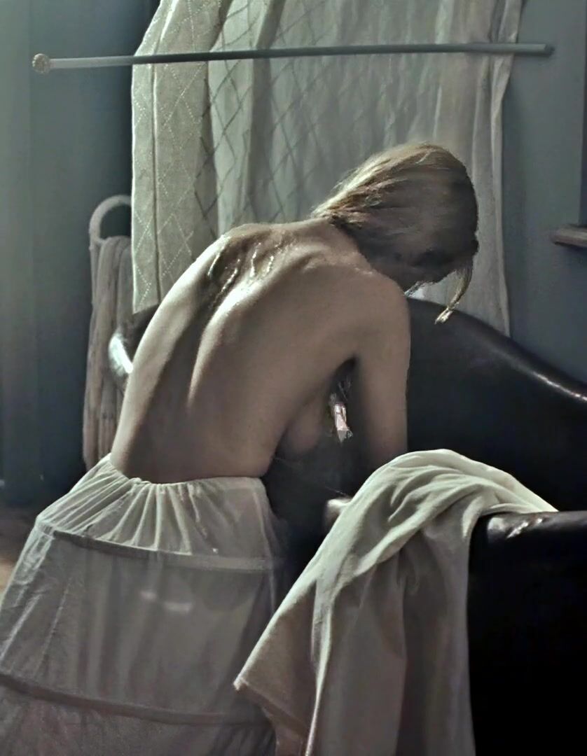 kelly reilly topless