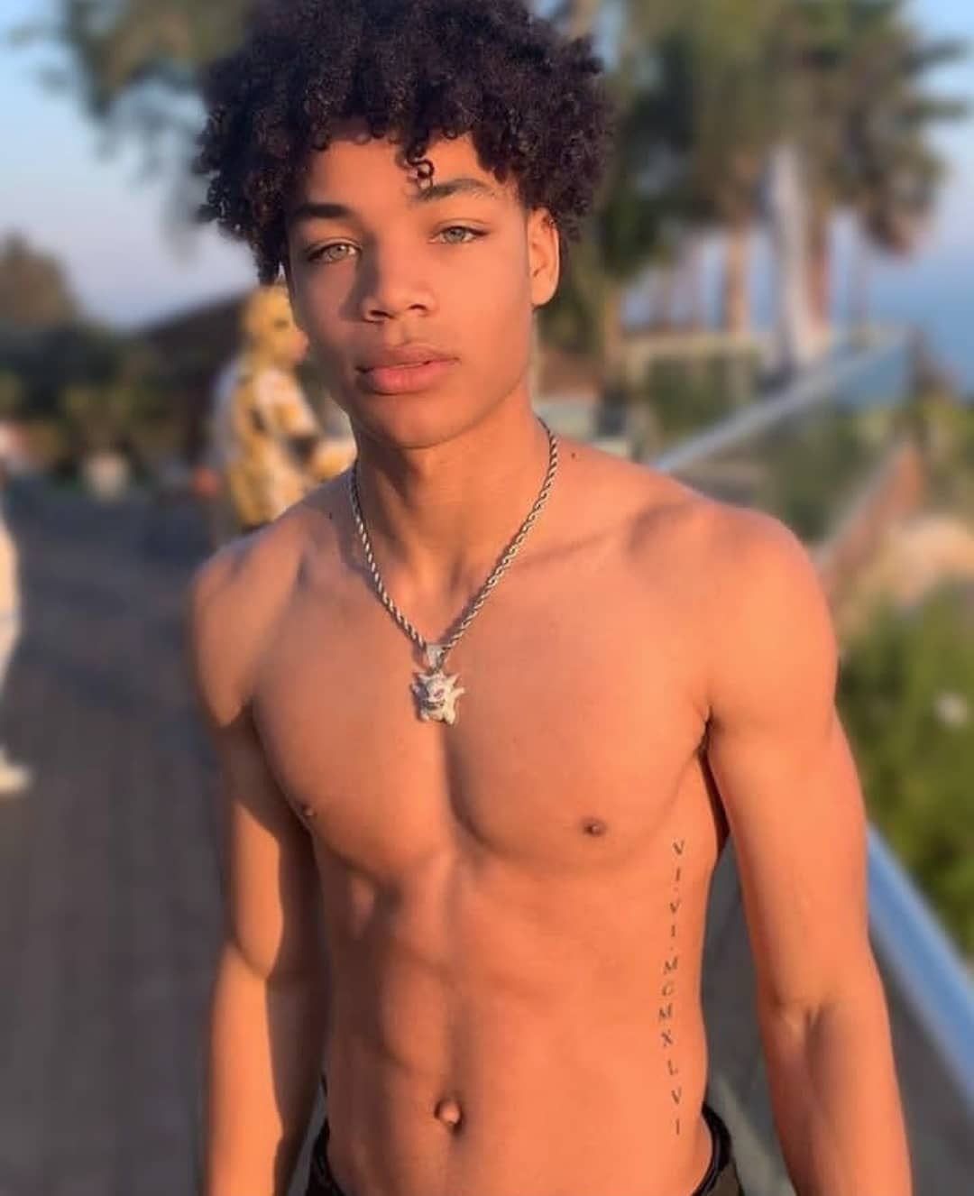 charlie ellingson add photo light skin twinks