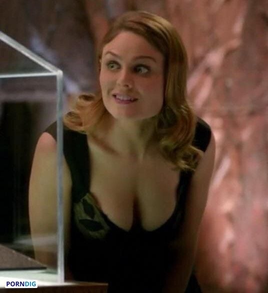 alyssa megan watler recommends Emily Deschanel Nude Photos