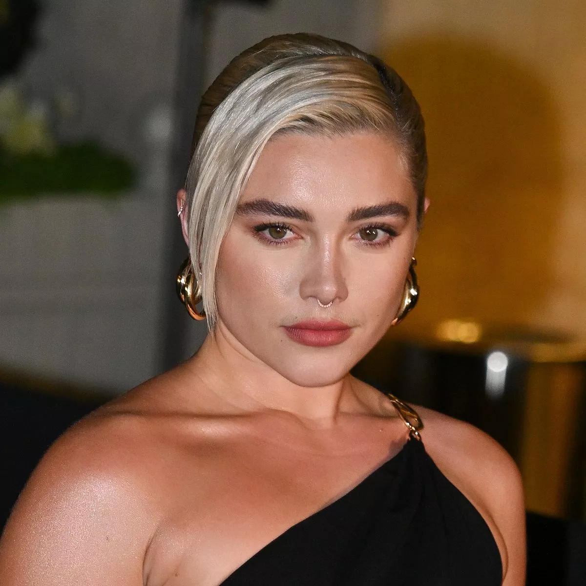 Florence Pugh Topless suck dry