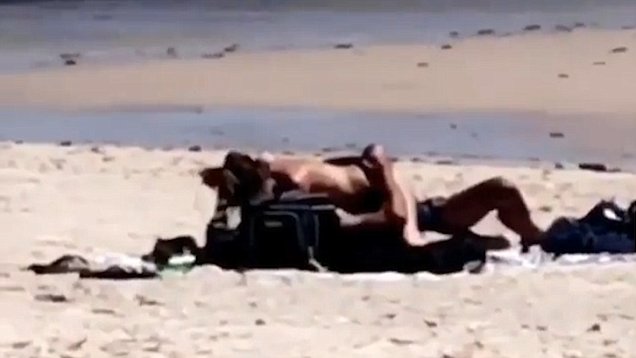 havingsex on the beach