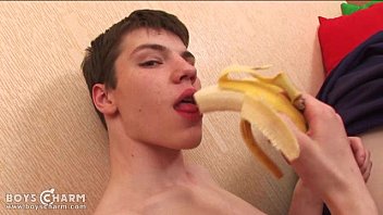 bubba reedy share jacking off with banana photos