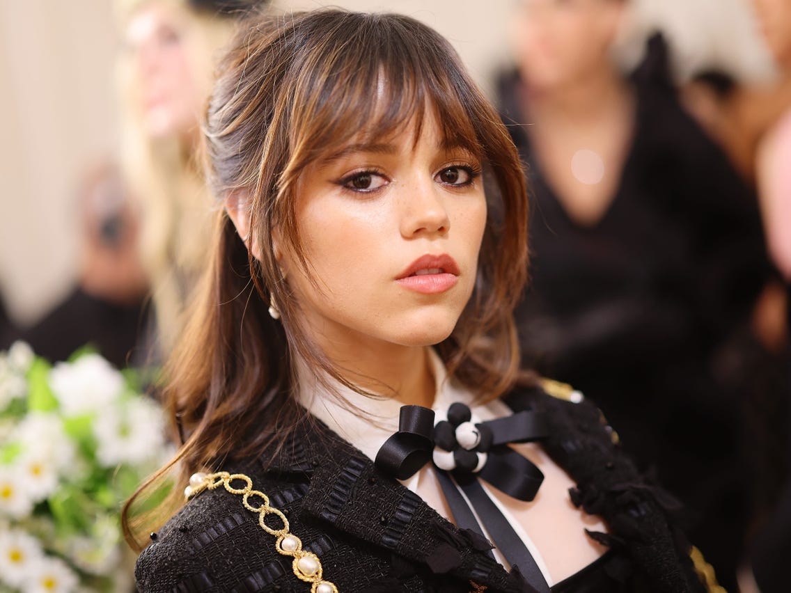 Best of Jenna ortega oorn