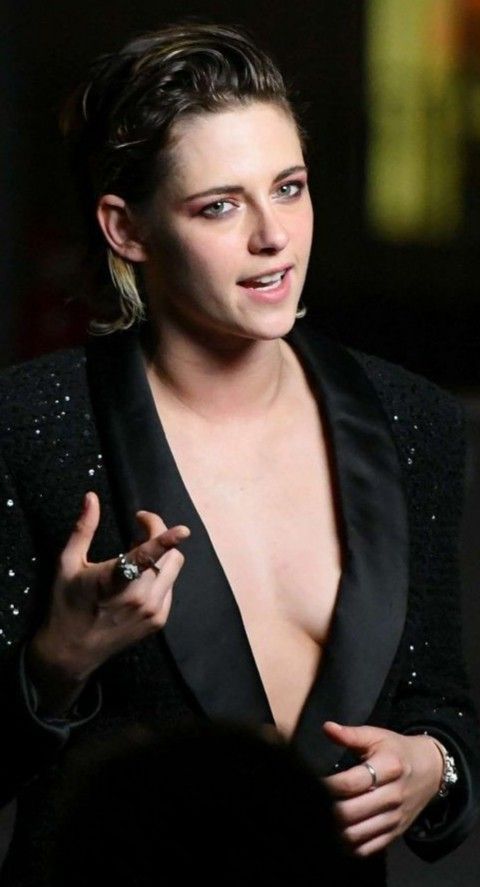 bekah conard recommends kristen stewart titties pic