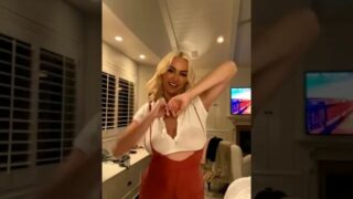 Lindsey Pelas Onlyfans Leaks anal warmup