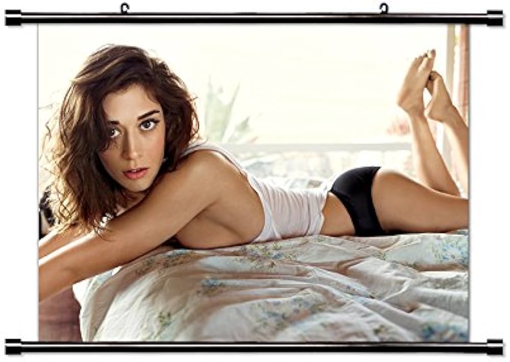 ahamed fayaz recommends Lizzy Caplan Sexy