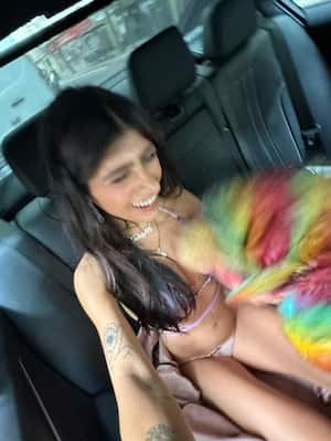 christen miles recommends Mia Khalifa In Car