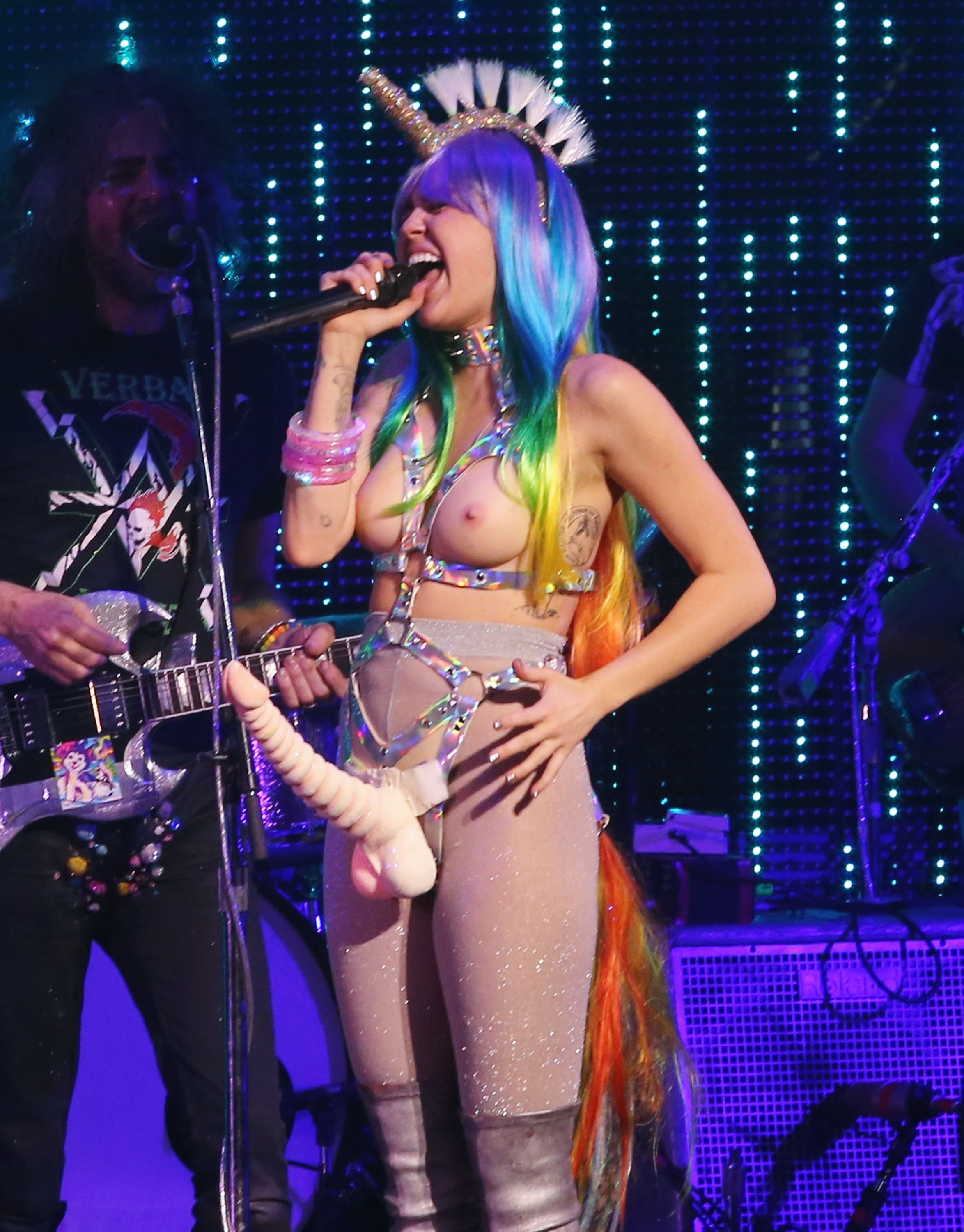 dawn barden recommends Miley Cyrus Nude On Stage