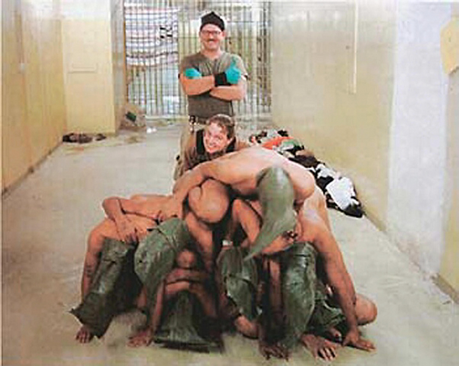 carson barnhart add naked women in prison photo