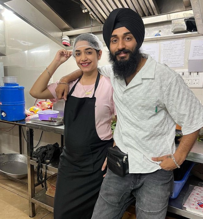 alejandro martinez reyes share punjabi couple kulhad pizza viral video photos