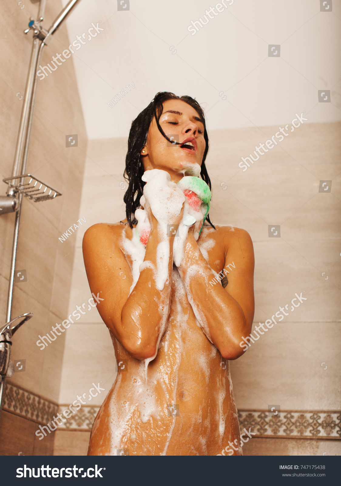 alexandra delgado share women taking a shower naked photos